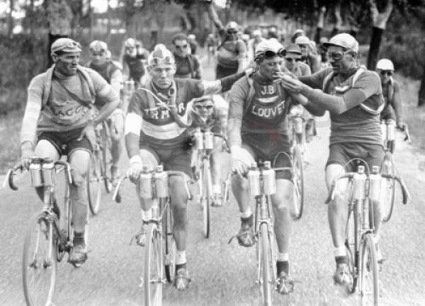 ciclistas-fumando